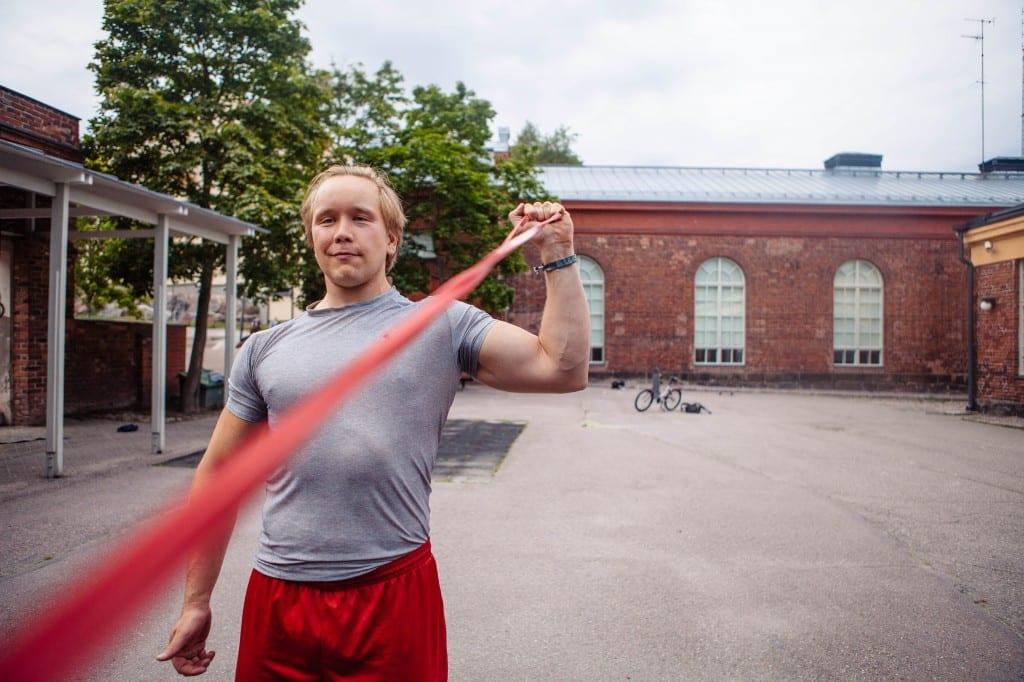 lapojen alueen lihasten aktiovintia vastuskuminauhalla